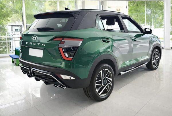 Hyundai Creta 2026 का साइड लुक ग्रीन SUV बोल्ड डिजाइन और अलॉय व्हील्स के साथ