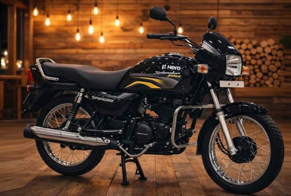 Hero Splendor Plus 2026 bike wooden background mileage 75 kmpl